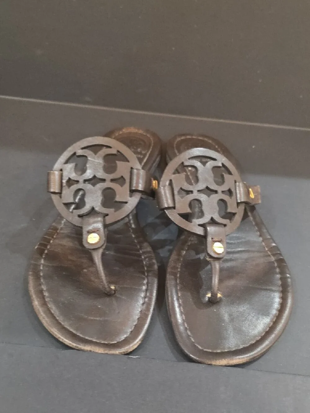 Tory Burch Miller Dark Brown Leather Logo Thong Sandals Size 8